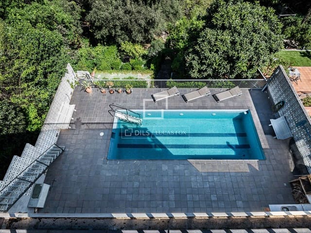 Chalet de 8 habitaciones en Sant Cugat del Vallès en venta con piscina - 1.035.000 € (Ref: 9789557)