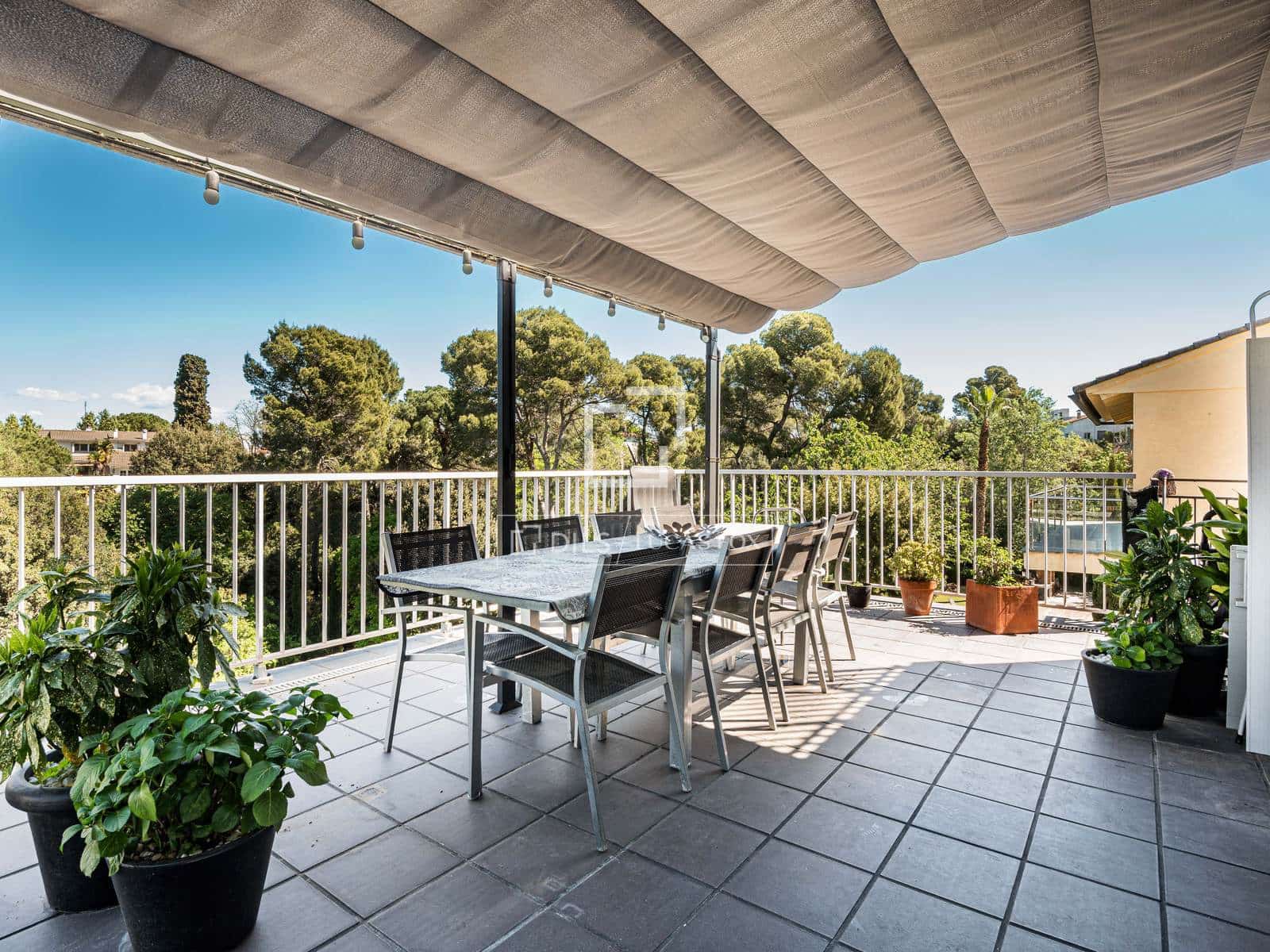 Chalet de 8 habitaciones en Sant Cugat del Vallès en venta con piscina - 1.035.000 € (Ref: 9789557)