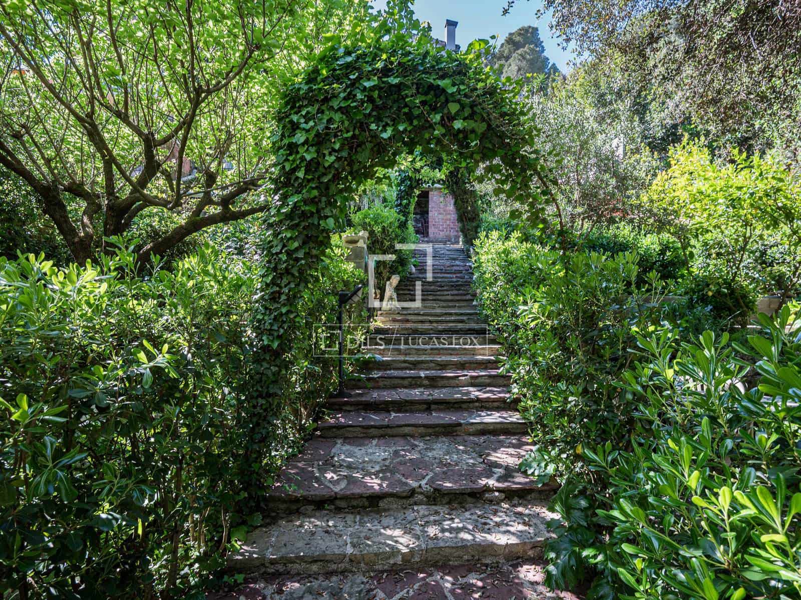 Chalet de 8 habitaciones en Sant Cugat del Vallès en venta con piscina - 1.035.000 € (Ref: 9789557)