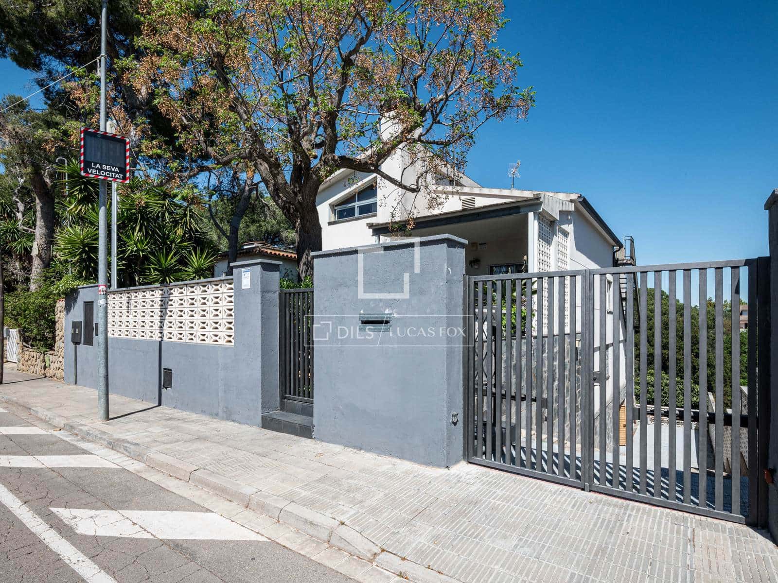 Chalet de 8 habitaciones en Sant Cugat del Vallès en venta con piscina - 1.035.000 € (Ref: 9789557)