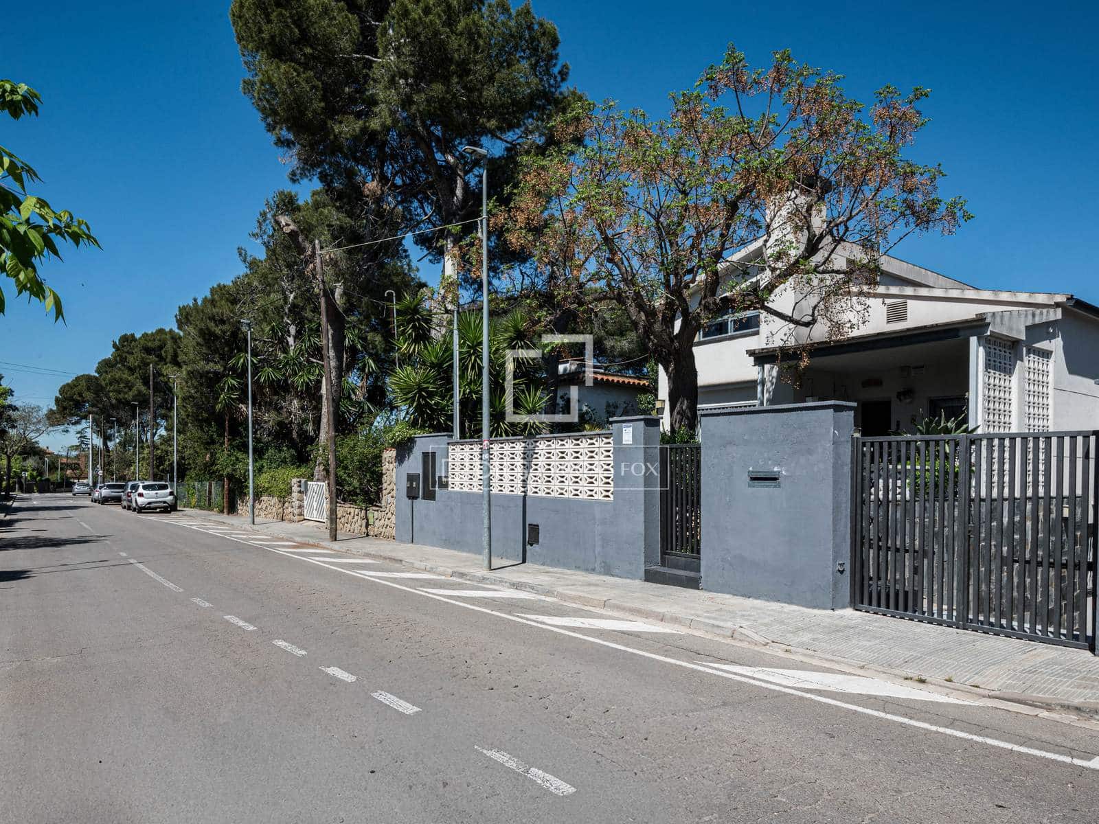 Chalet de 8 habitaciones en Sant Cugat del Vallès en venta con piscina - 1.035.000 € (Ref: 9789557)