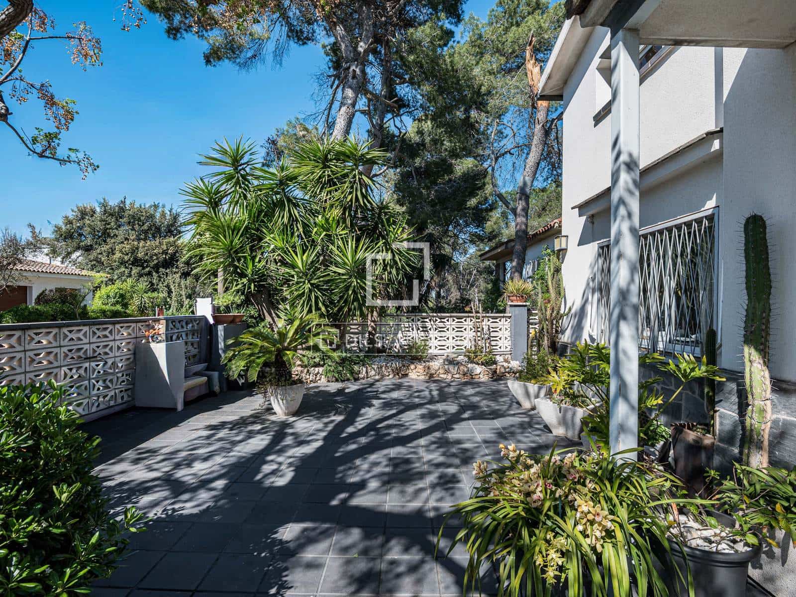 Chalet de 8 habitaciones en Sant Cugat del Vallès en venta con piscina - 1.035.000 € (Ref: 9789557)