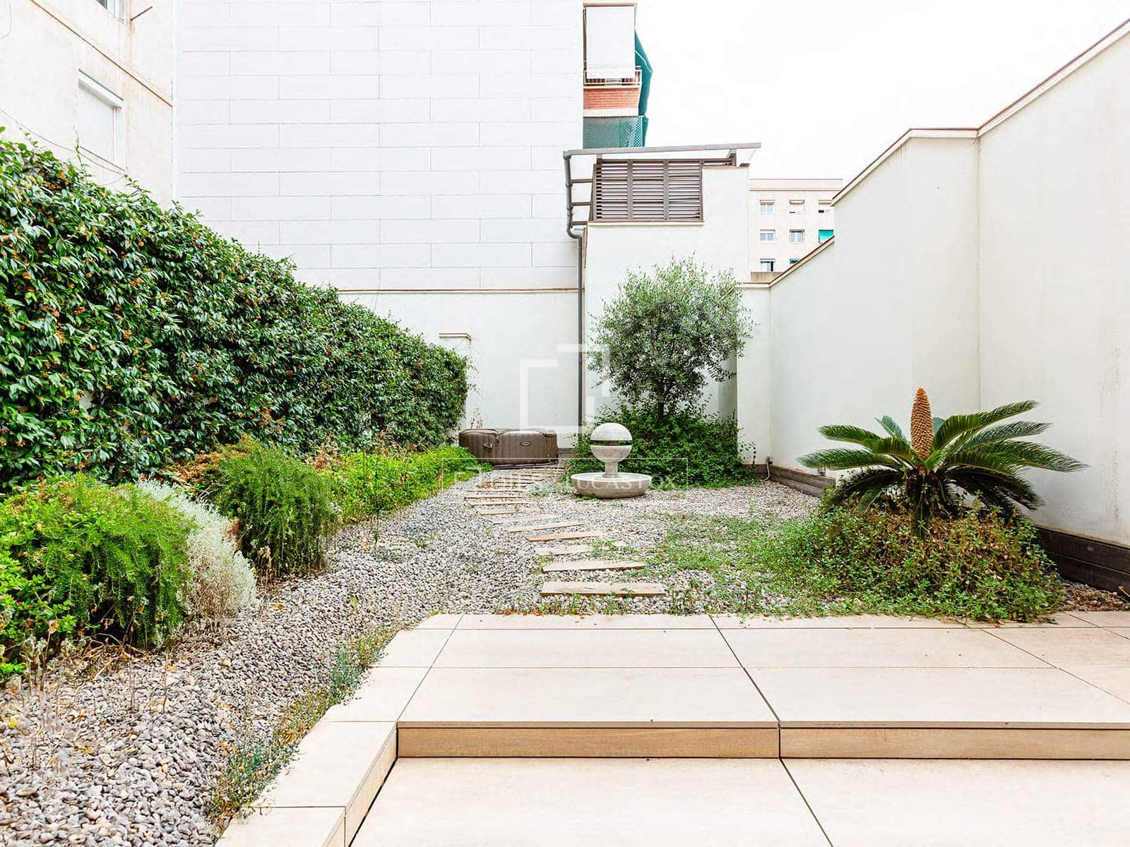 Appartement de 2 chambres à louer à Barcelone ville avec piscine garage - 3 200 € (Ref: 9793115)