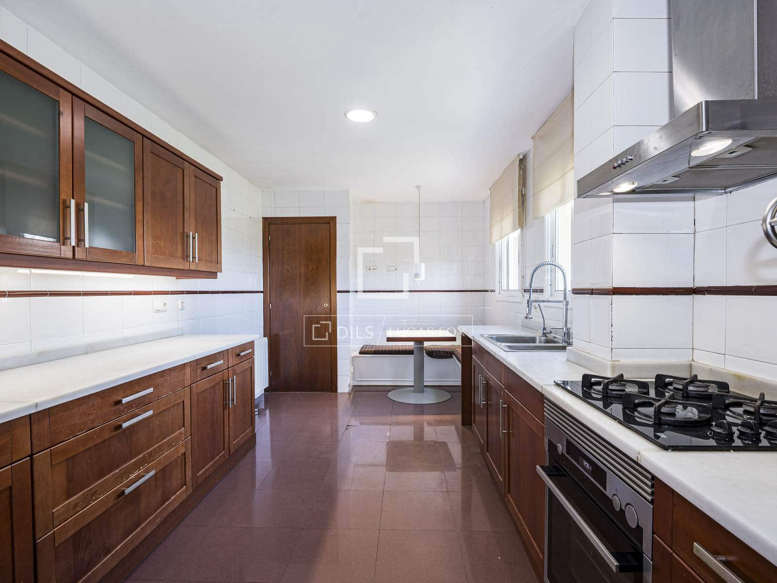 6 bedroom Villa for sale in Sant Cugat del Valles with pool garage - € 987,000 (Ref: 9793428)