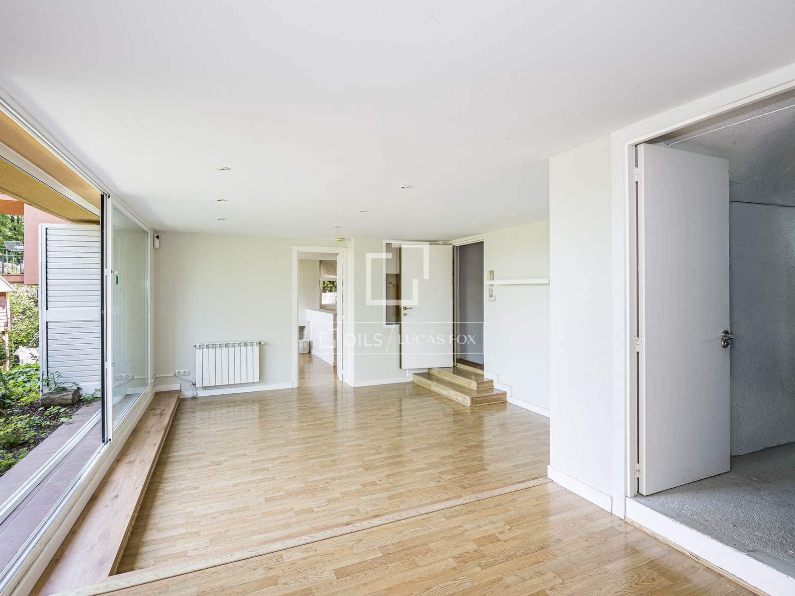 6 bedroom Villa for sale in Sant Cugat del Valles with pool garage - € 987,000 (Ref: 9793428)