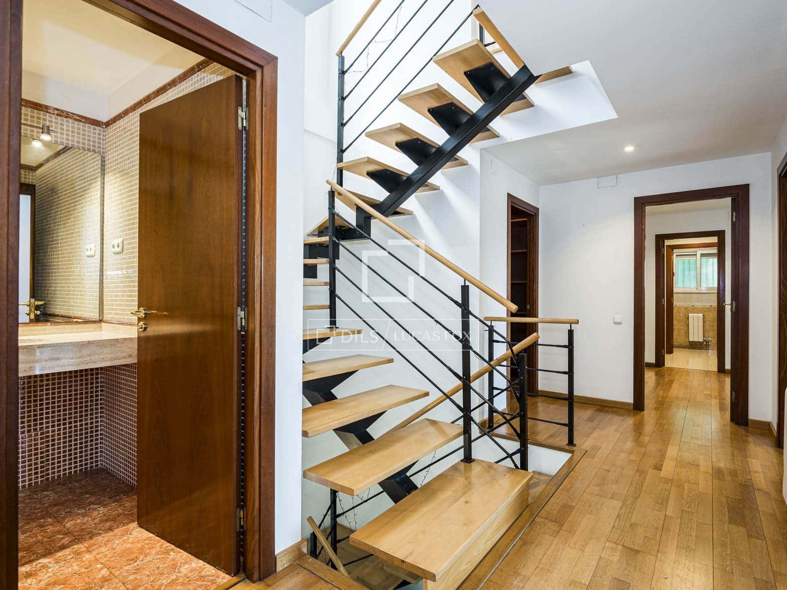 6 bedroom Villa for sale in Sant Cugat del Valles with pool garage - € 987,000 (Ref: 9793428)