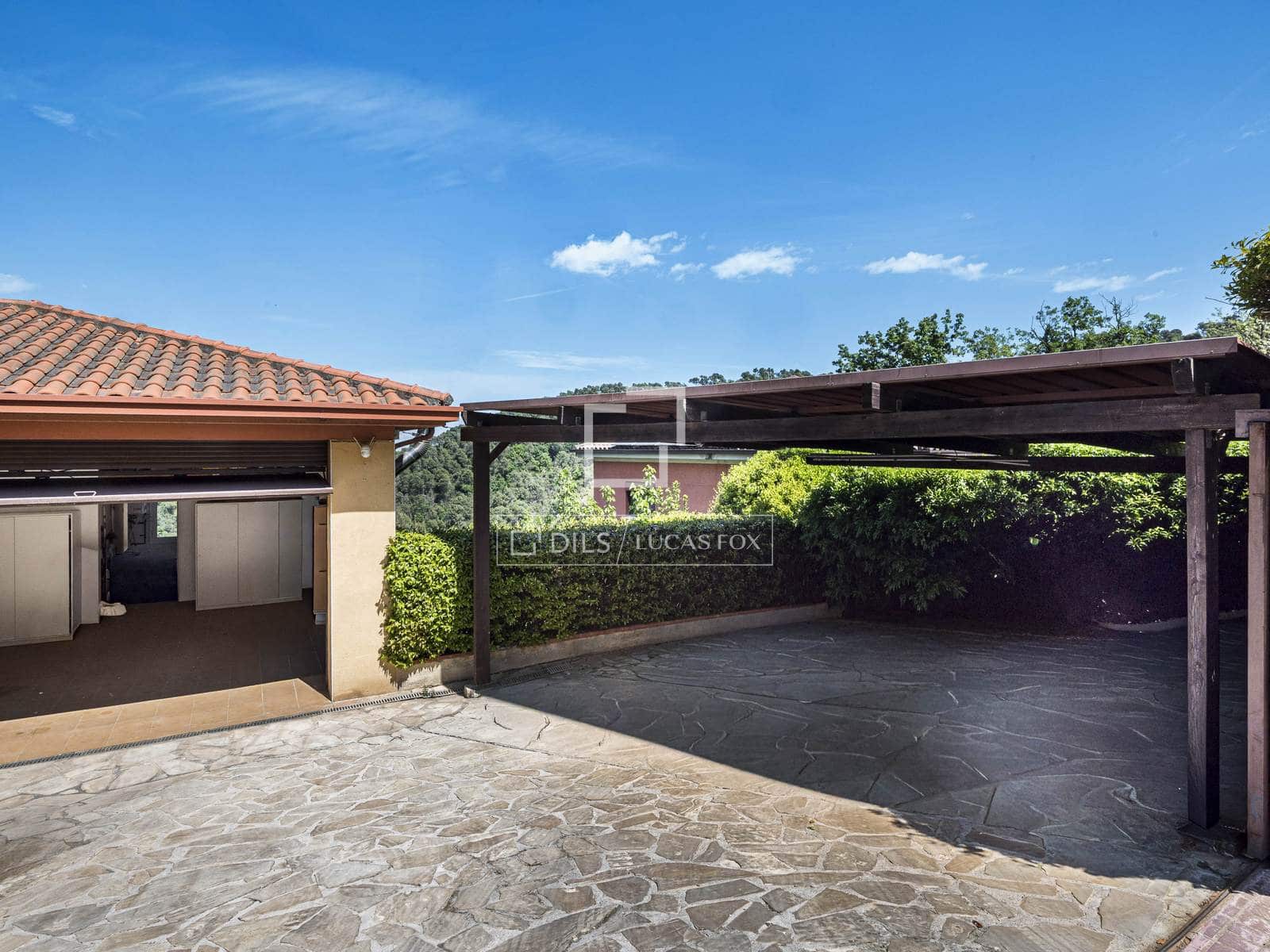 6 bedroom Villa for sale in Sant Cugat del Valles with pool garage - € 987,000 (Ref: 9793428)