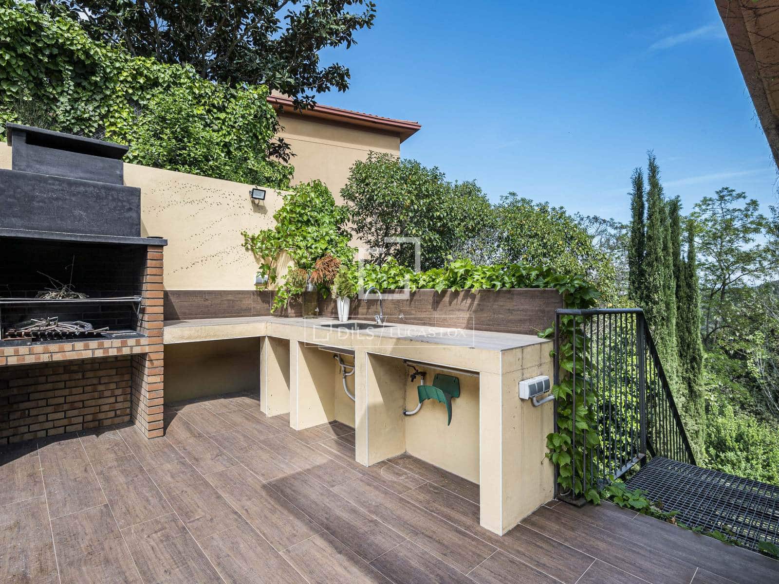 6 bedroom Villa for sale in Sant Cugat del Valles with pool garage - € 987,000 (Ref: 9793428)