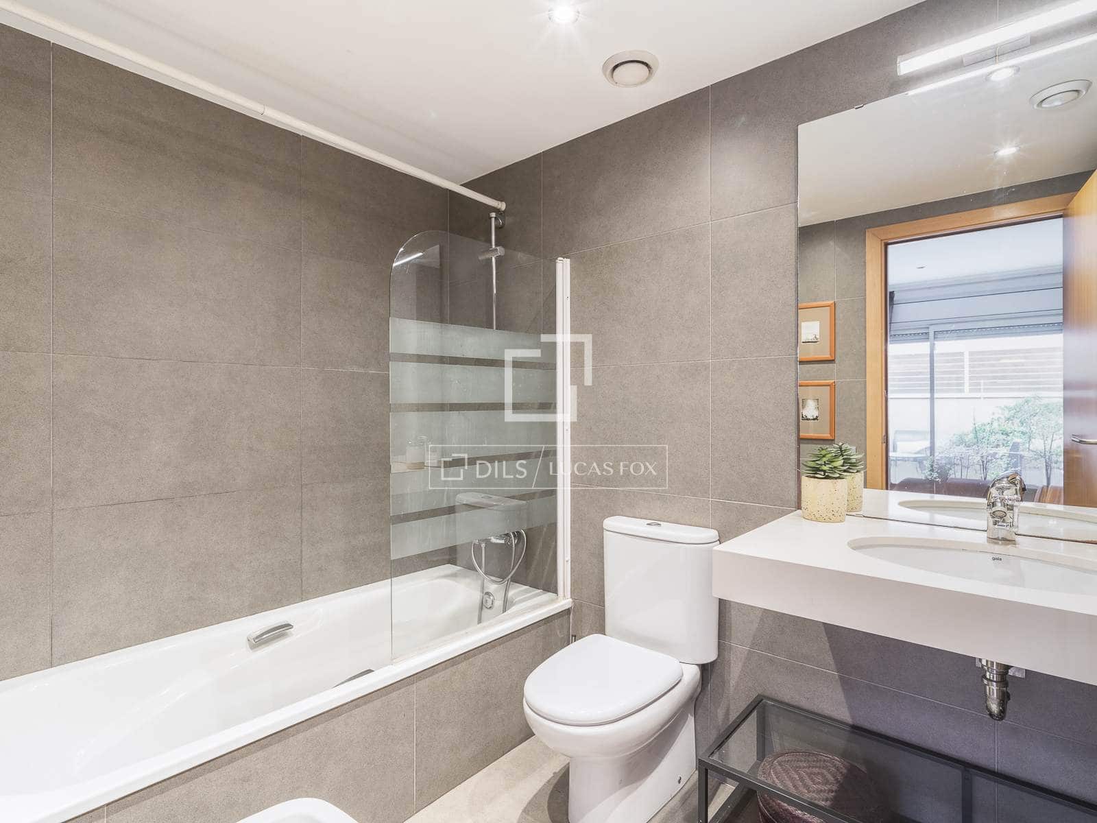 3 sypialnia Apartament na sprzedaż w Miasto Barcelona z basenem garażem - 675 000 € (Ref: 9793639)