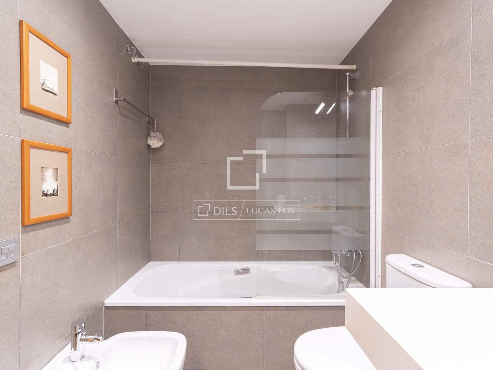 3 sypialnia Apartament na sprzedaż w Miasto Barcelona z basenem garażem - 675 000 € (Ref: 9793639)