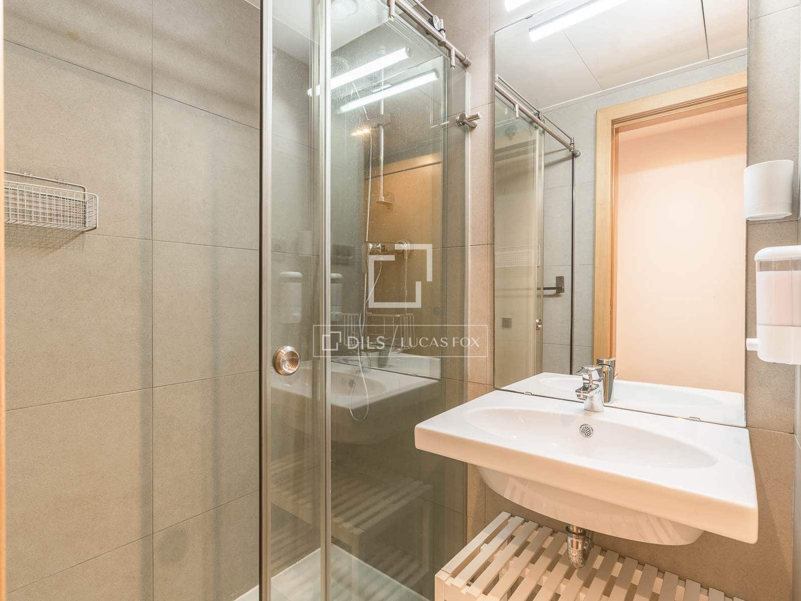 3 sypialnia Apartament na sprzedaż w Miasto Barcelona z basenem garażem - 675 000 € (Ref: 9793639)