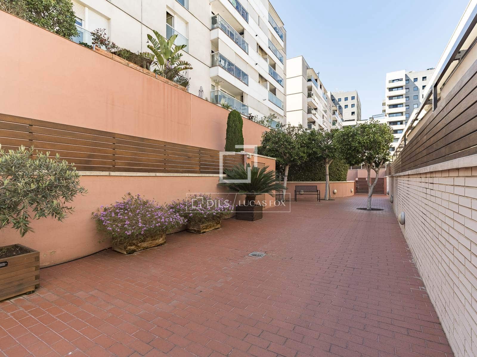 3 sypialnia Apartament na sprzedaż w Miasto Barcelona z basenem garażem - 675 000 € (Ref: 9793639)