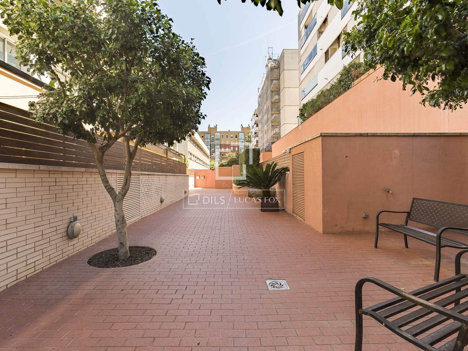 3 sypialnia Apartament na sprzedaż w Miasto Barcelona z basenem garażem - 675 000 € (Ref: 9793639)