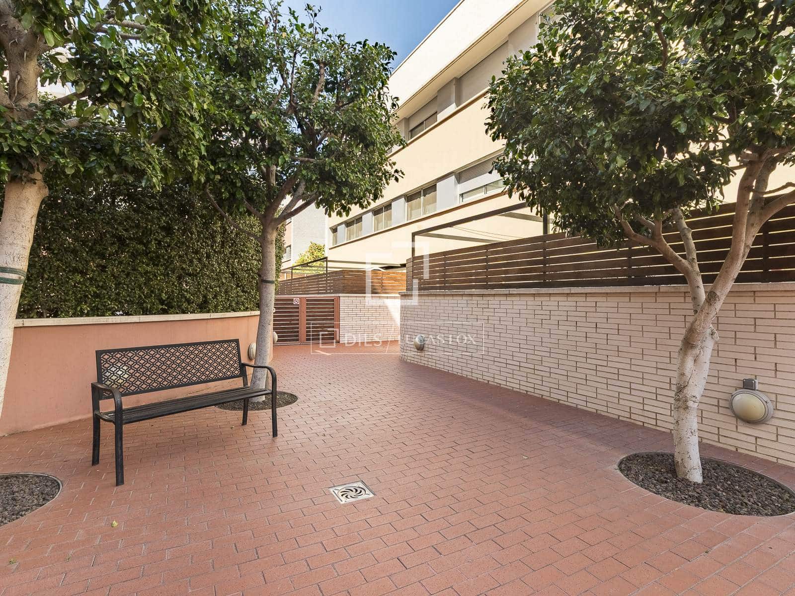 3 sypialnia Apartament na sprzedaż w Miasto Barcelona z basenem garażem - 675 000 € (Ref: 9793639)