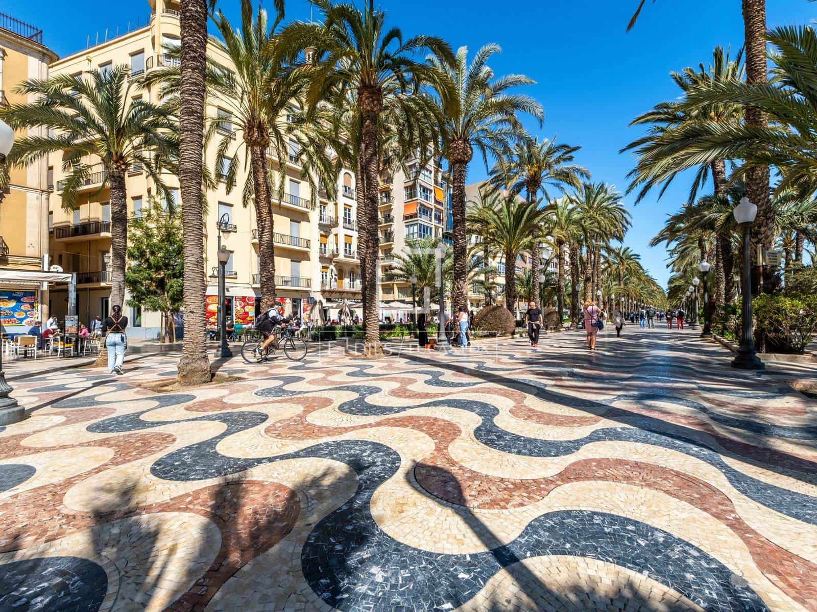 1 slaapkamer Appartement te koop in Alicante stad met zwembad - € 179.000 (Ref: 9793641)