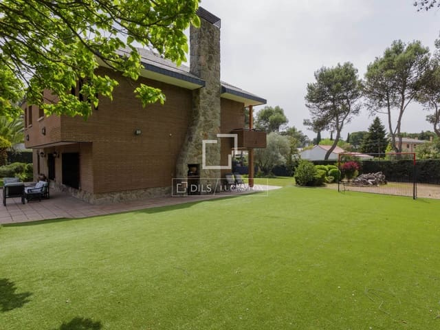 6 soverom Villa til salgs i Boadilla del Monte med svømmebasseng garasje - € 2 100 000 (Ref: 9795236)