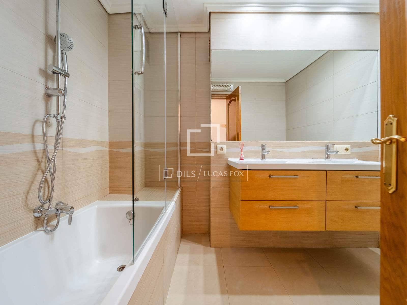 3 sovrum Lägenhet till salu i Valencia stad med garage - 340 000 € (Ref: 9795237)