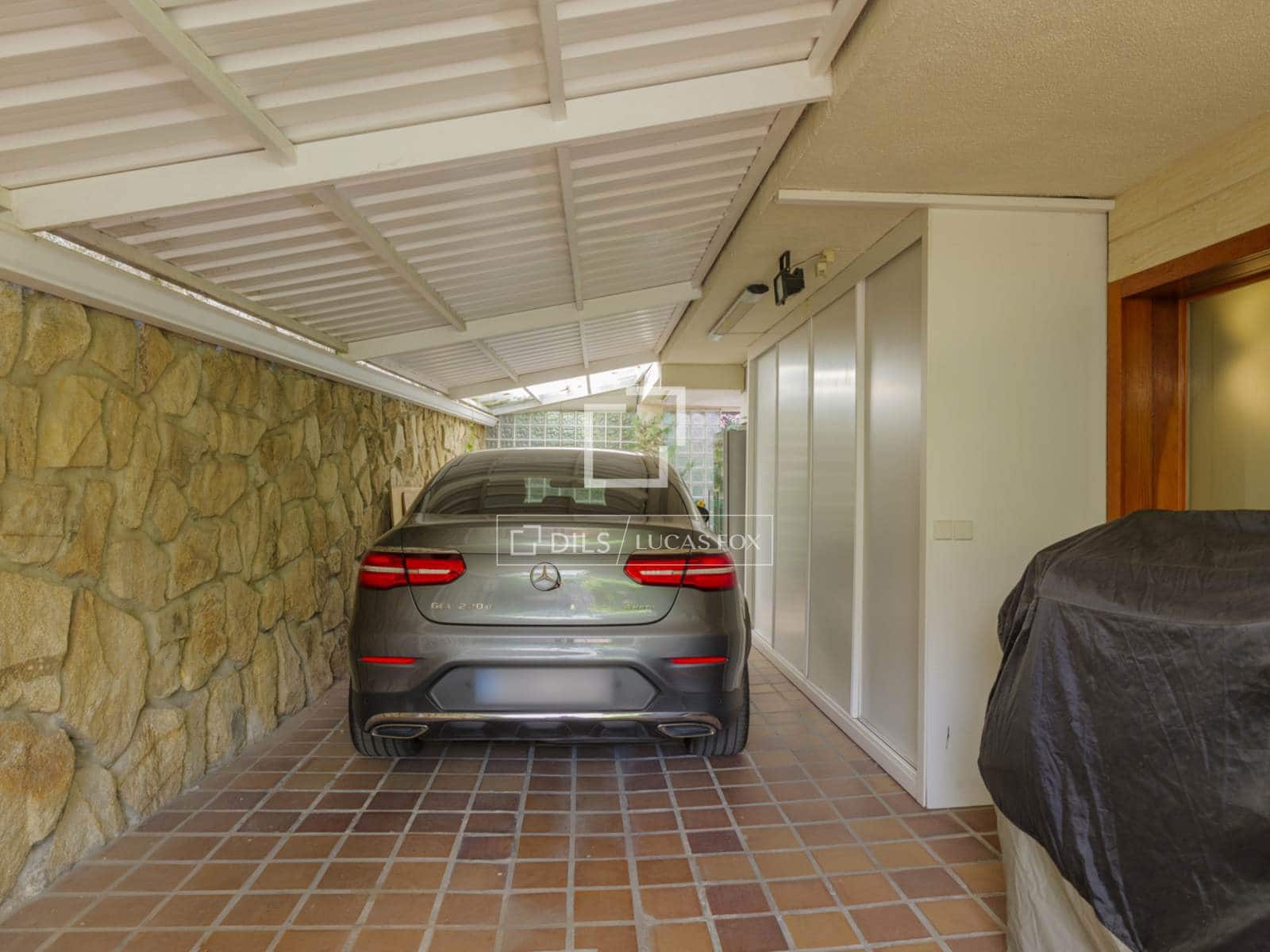 6 bedroom Villa for sale in Pozuelo de Alarcon with pool garage - € 1,650,000 (Ref: 9795238)