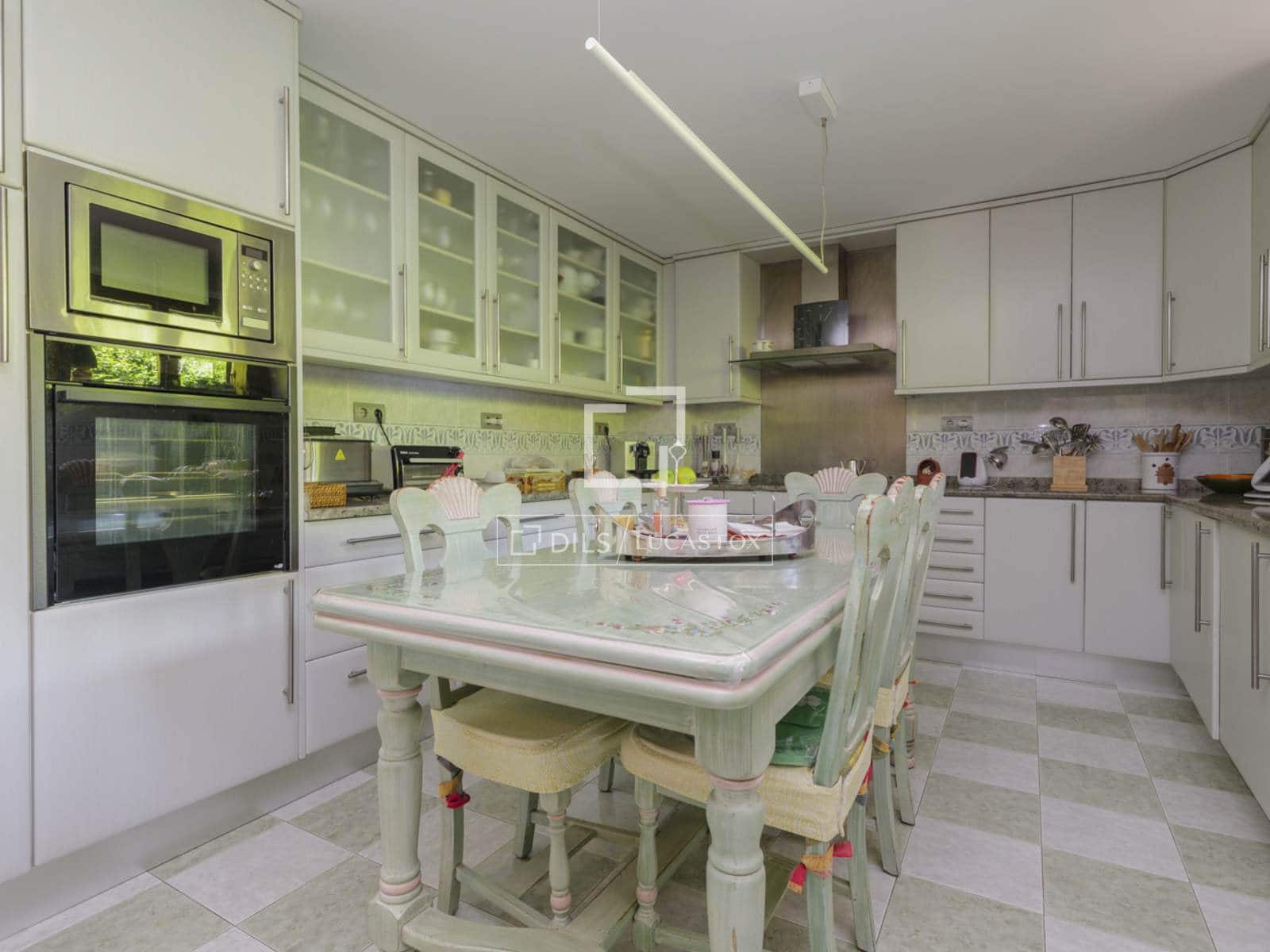 6 bedroom Villa for sale in Pozuelo de Alarcon with pool garage - € 1,650,000 (Ref: 9795238)