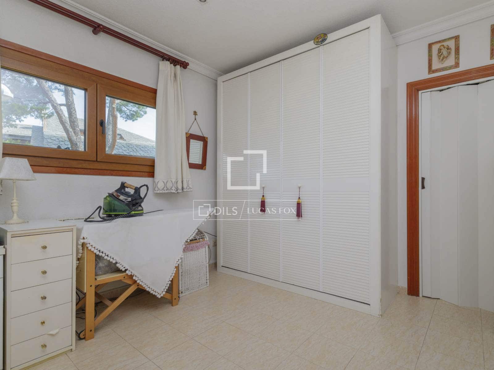 6 bedroom Villa for sale in Pozuelo de Alarcon with pool garage - € 1,650,000 (Ref: 9795238)