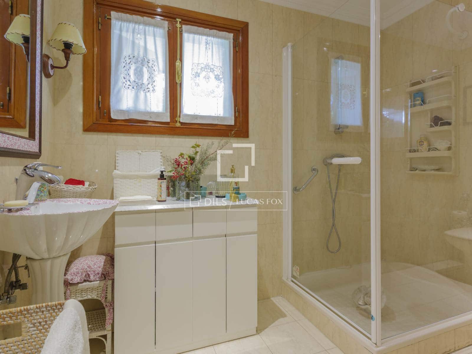 6 bedroom Villa for sale in Pozuelo de Alarcon with pool garage - € 1,650,000 (Ref: 9795238)