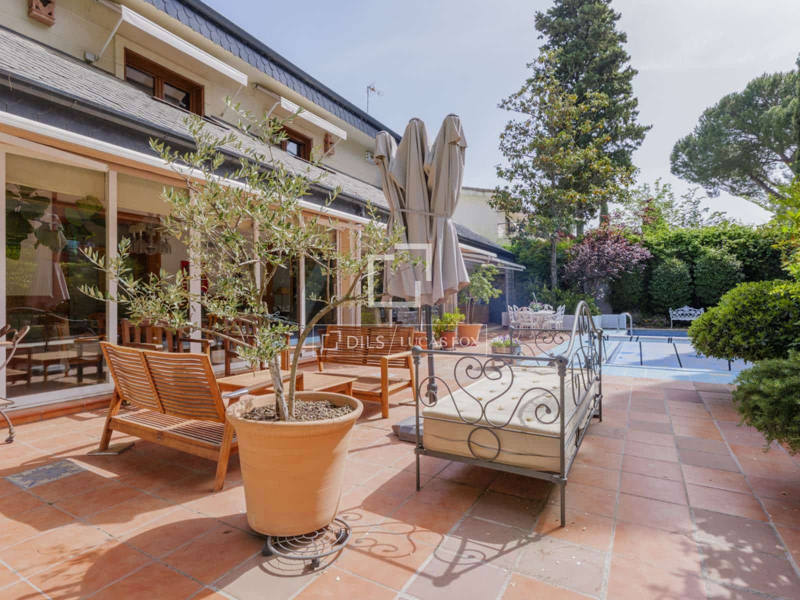 6 bedroom Villa for sale in Pozuelo de Alarcon with pool garage - € 1,650,000 (Ref: 9795238)