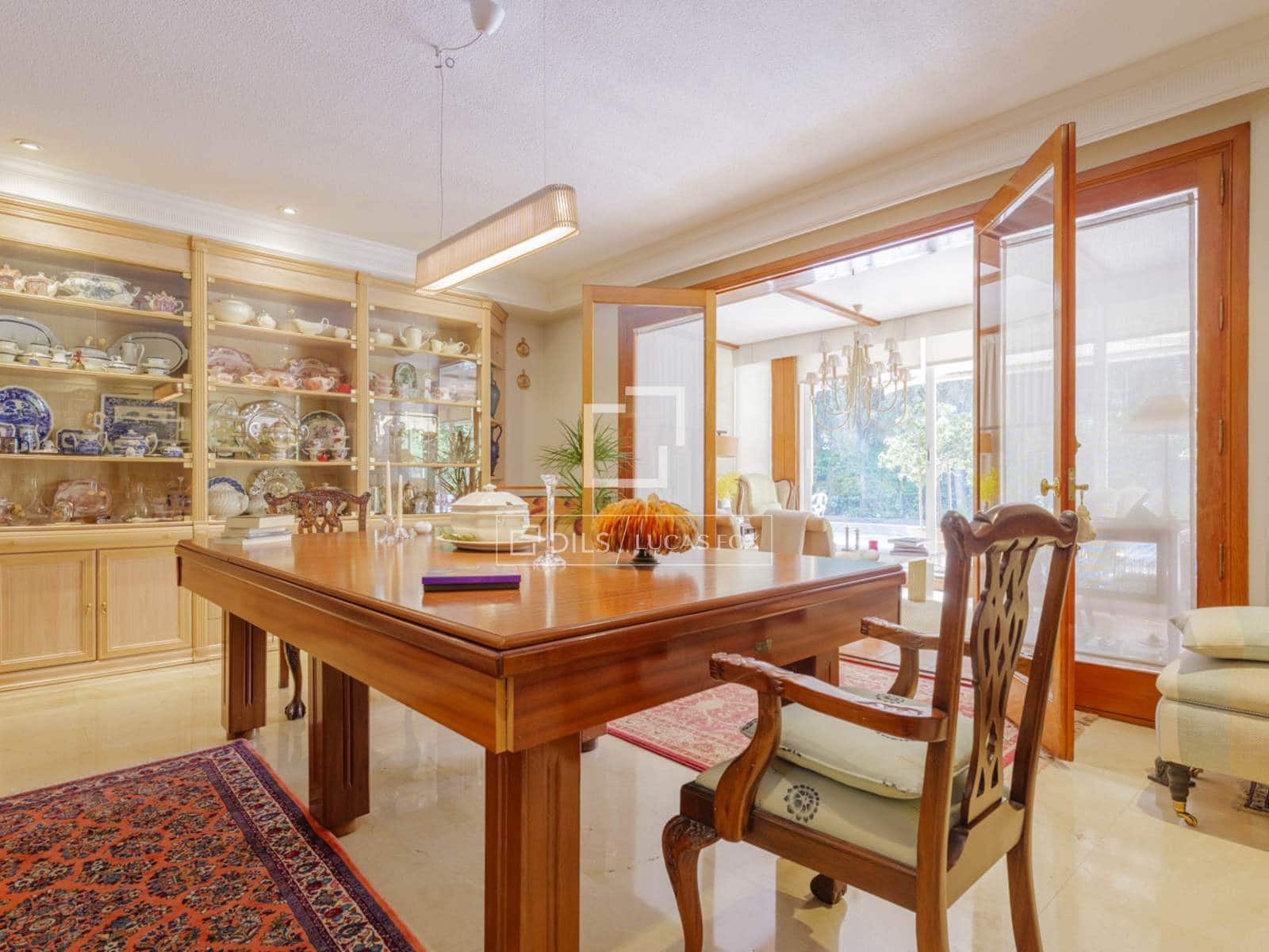 6 bedroom Villa for sale in Pozuelo de Alarcon with pool garage - € 1,650,000 (Ref: 9795238)