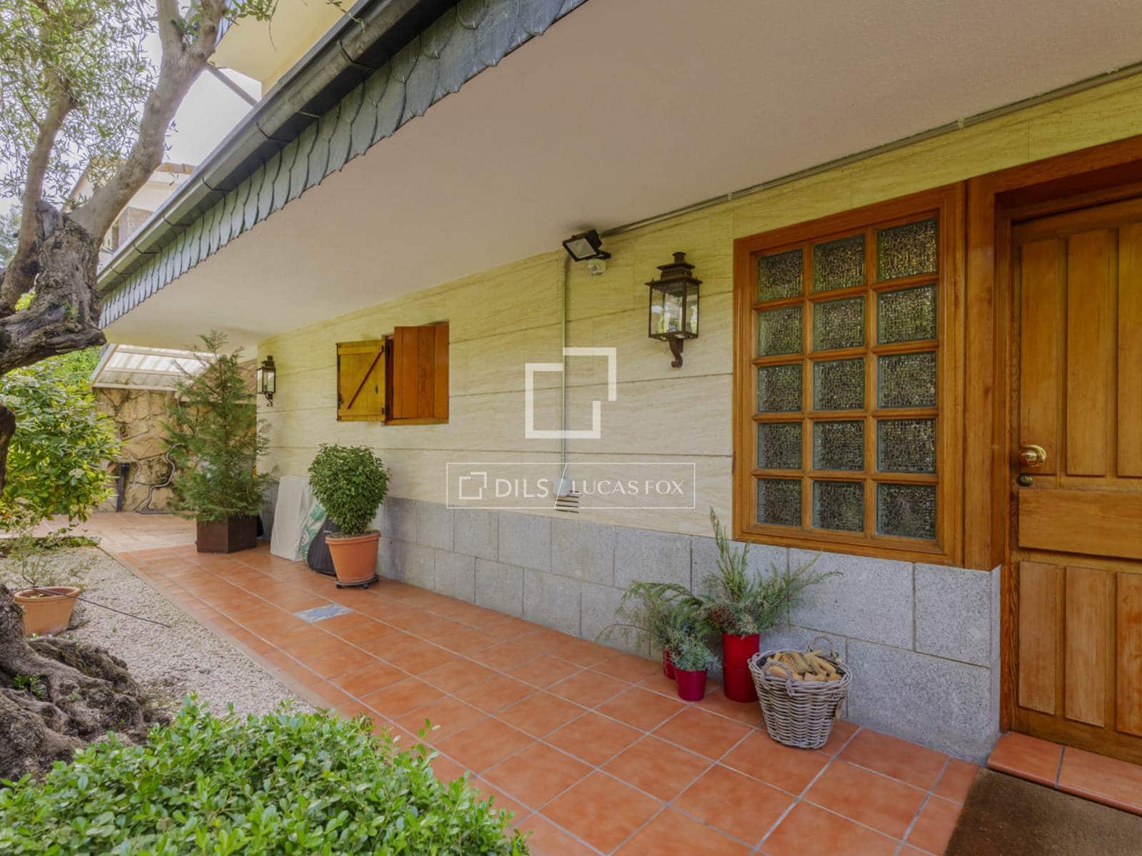 6 bedroom Villa for sale in Pozuelo de Alarcon with pool garage - € 1,650,000 (Ref: 9795238)