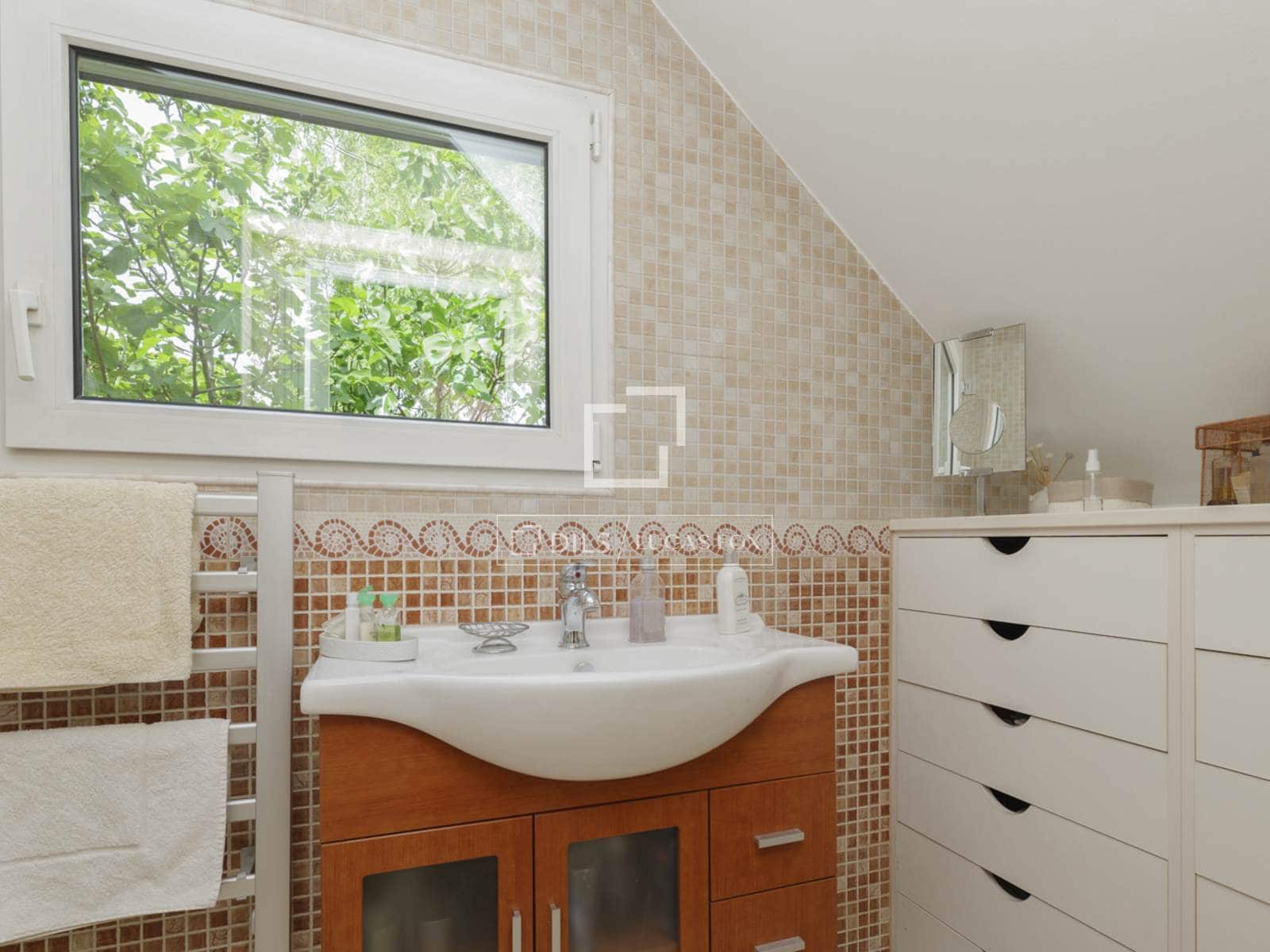 6 bedroom Villa for sale in Pozuelo de Alarcon with pool garage - € 1,650,000 (Ref: 9795238)