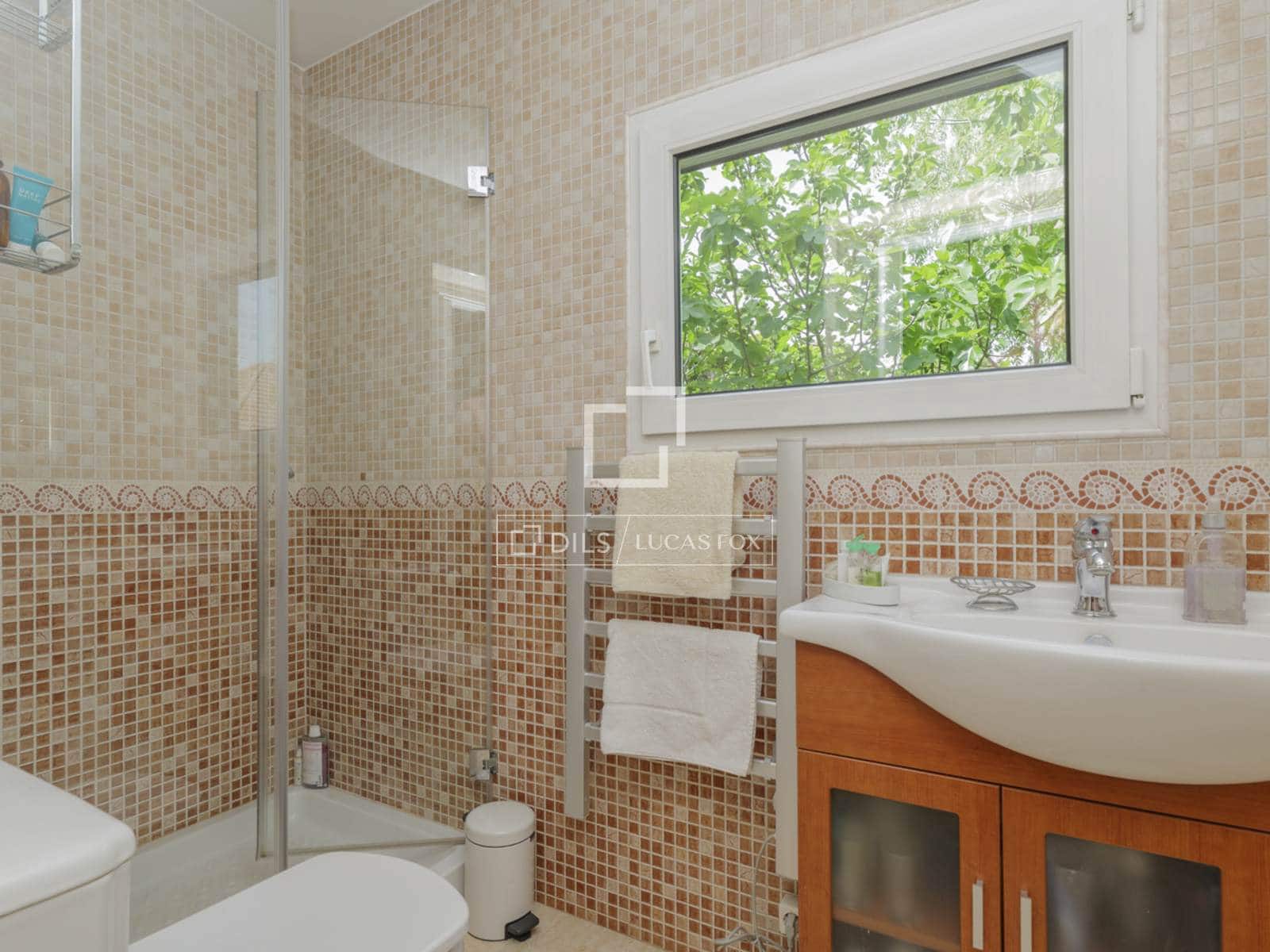 6 bedroom Villa for sale in Pozuelo de Alarcon with pool garage - € 1,650,000 (Ref: 9795238)