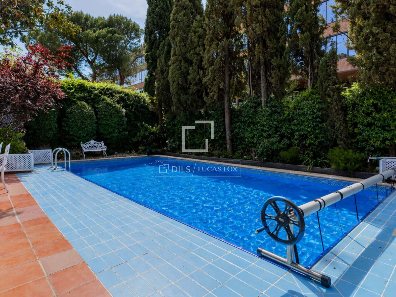 6 bedroom Villa for sale in Pozuelo de Alarcon with pool garage - € 1,650,000 (Ref: 9795238)