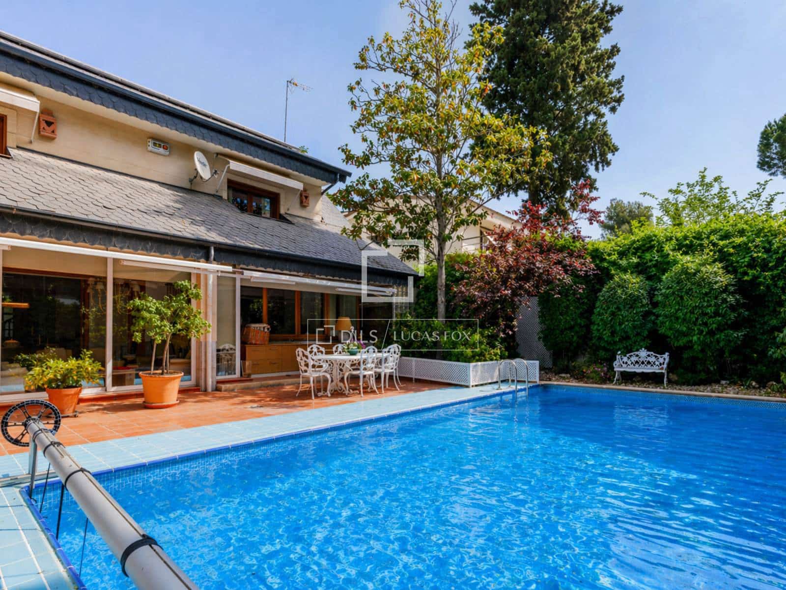 6 bedroom Villa for sale in Pozuelo de Alarcon with pool garage - € 1,650,000 (Ref: 9795238)