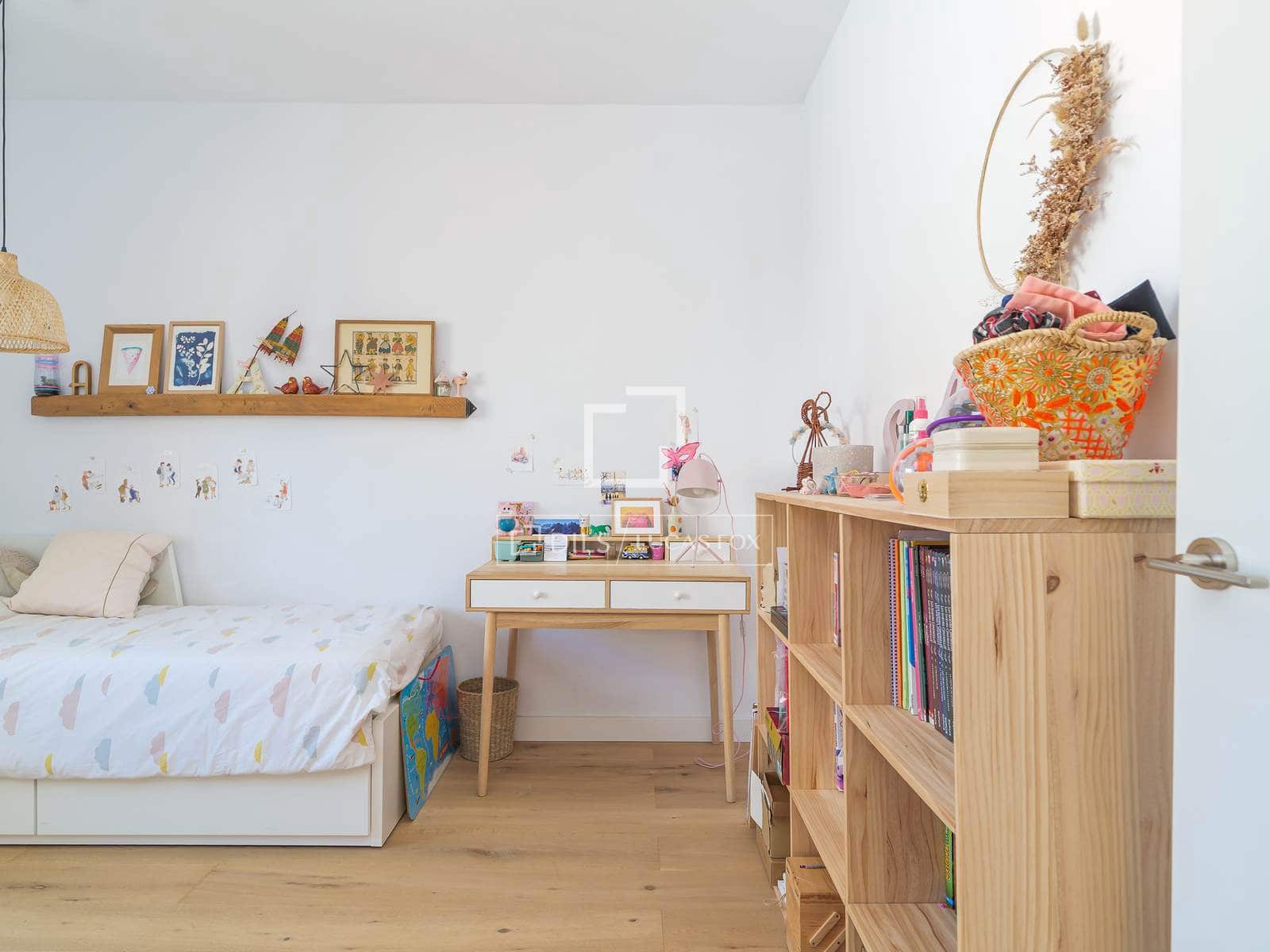 Ático de 3 habitaciones en Barcelona ciudad en venta - 795.000 € (Ref: 9795600)