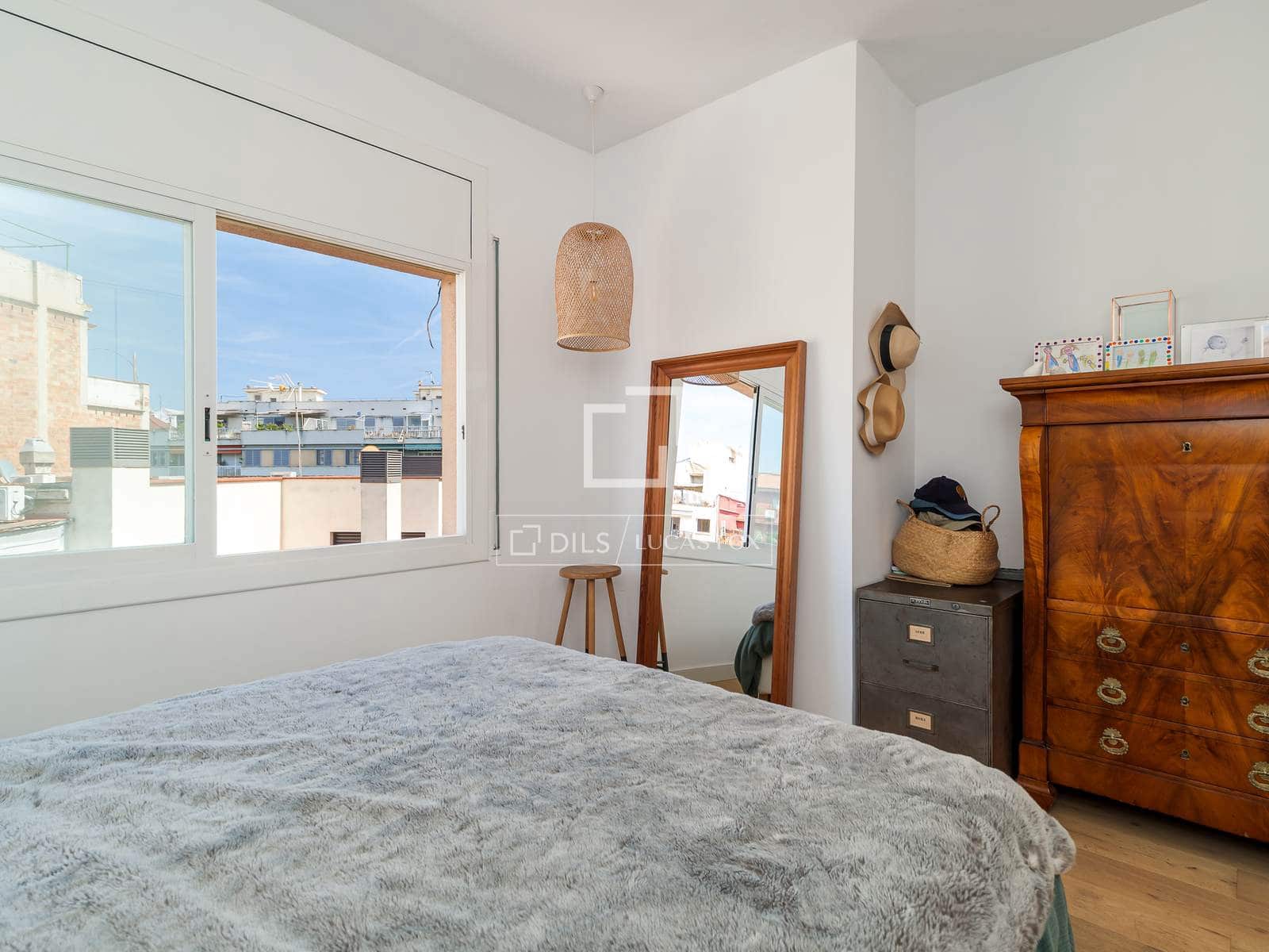 Ático de 3 habitaciones en Barcelona ciudad en venta - 795.000 € (Ref: 9795600)