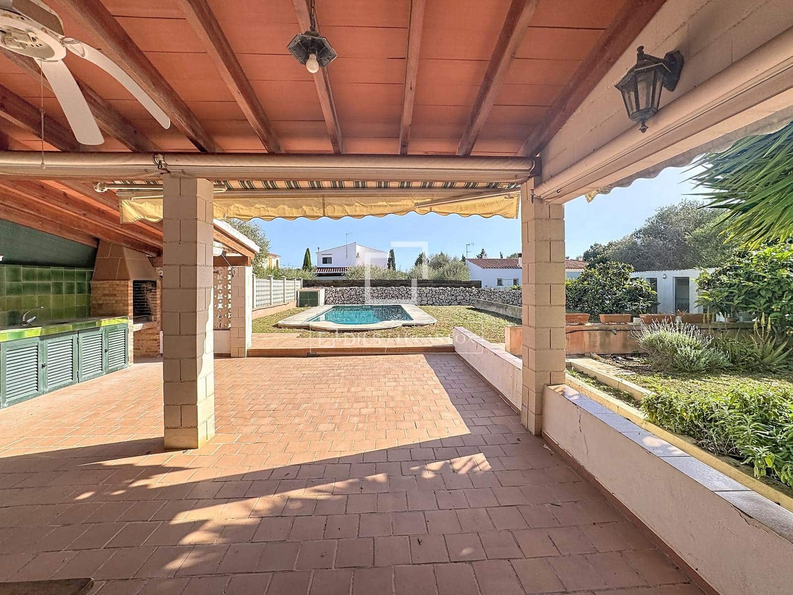 5 sypialnia Willa na sprzedaż w Es Castell z basenem - 690 000 € (Ref: 9795601)