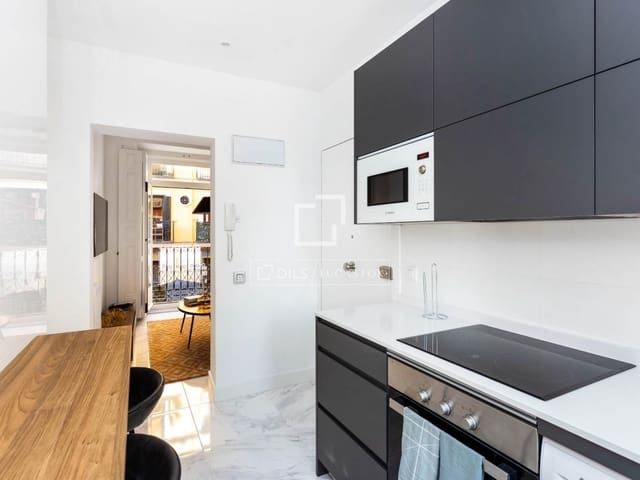 2 sovrum Lägenhet att hyra i Argüelles, Madrid stad - 2 500 € (Ref: 9795773)