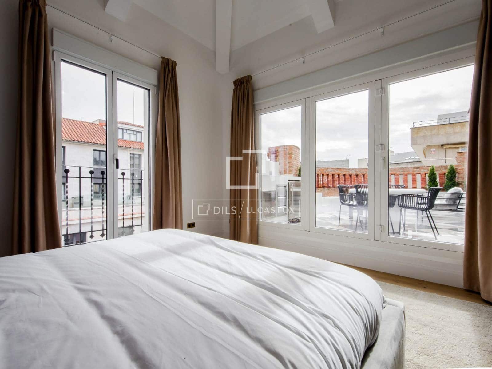 Penthouse de 2 chambres à louer à Madrid ville - 10 000 € (Ref: 9797428)