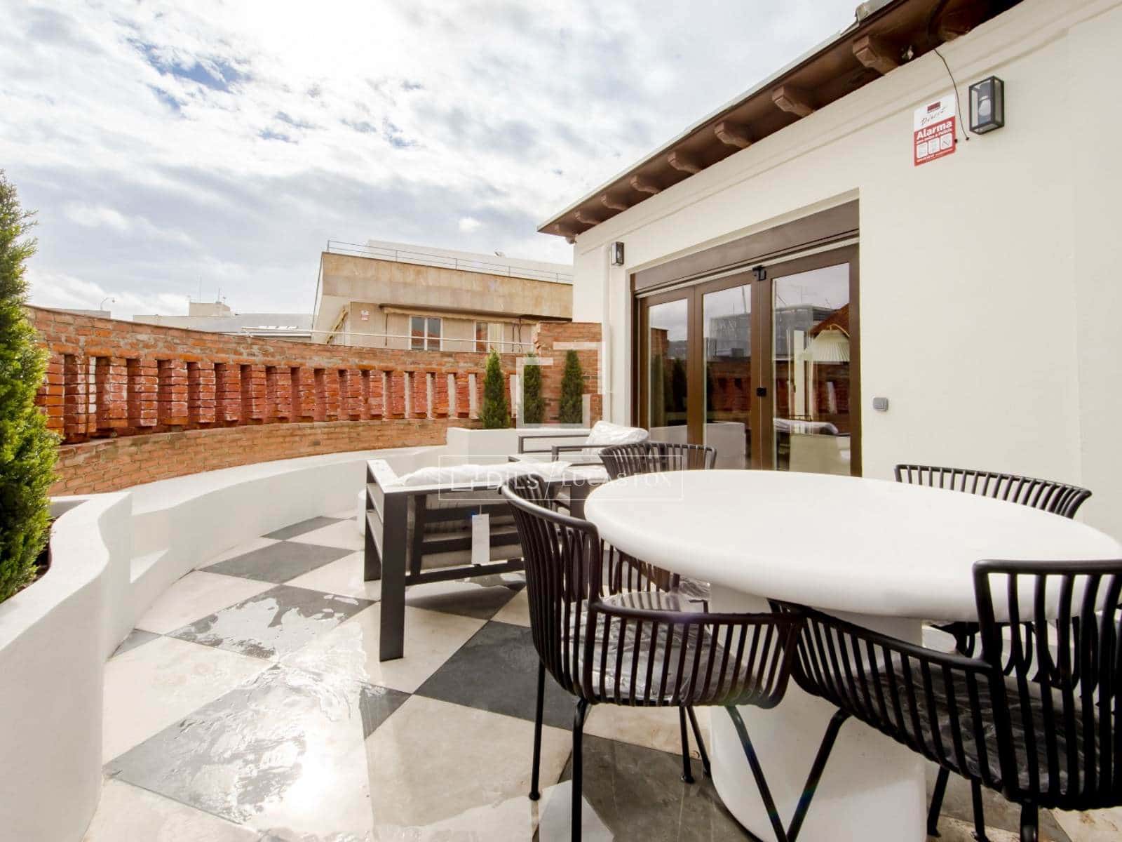 Penthouse de 2 chambres à louer à Madrid ville - 10 000 € (Ref: 9797428)