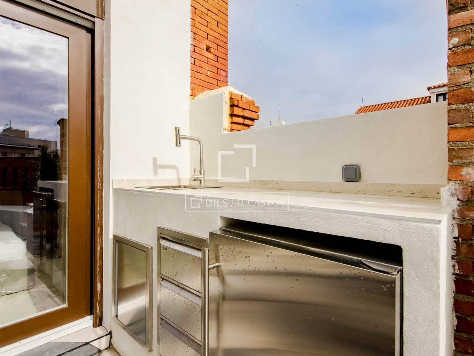 Penthouse de 2 chambres à louer à Madrid ville - 10 000 € (Ref: 9797428)