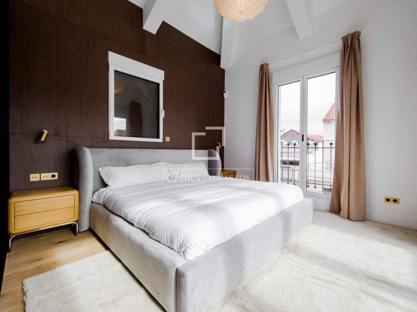 Penthouse de 2 chambres à louer à Madrid ville - 10 000 € (Ref: 9797428)