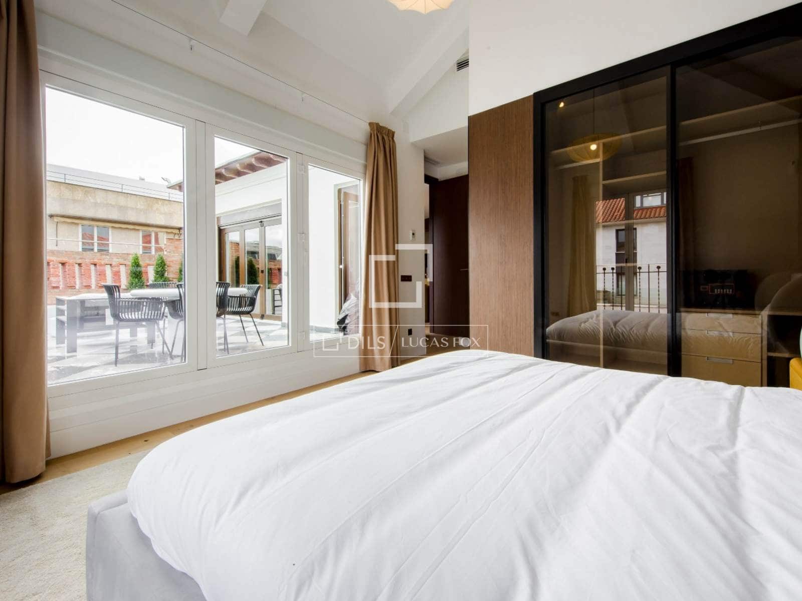 Penthouse de 2 chambres à louer à Madrid ville - 10 000 € (Ref: 9797428)