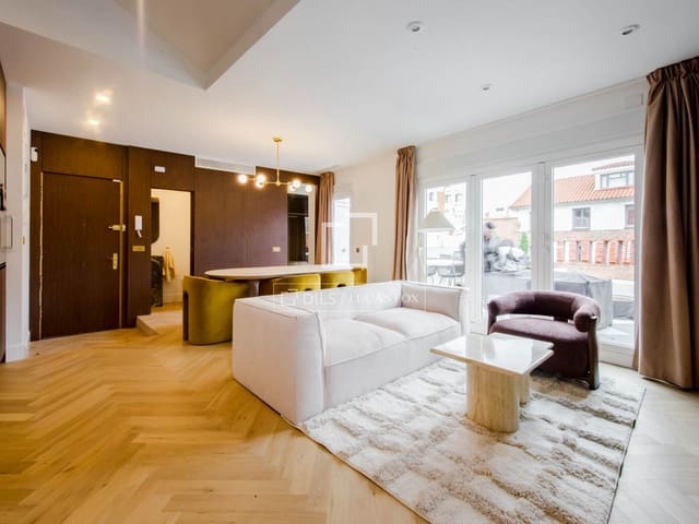 Penthouse de 2 chambres à louer à Madrid ville - 10 000 € (Ref: 9797428)