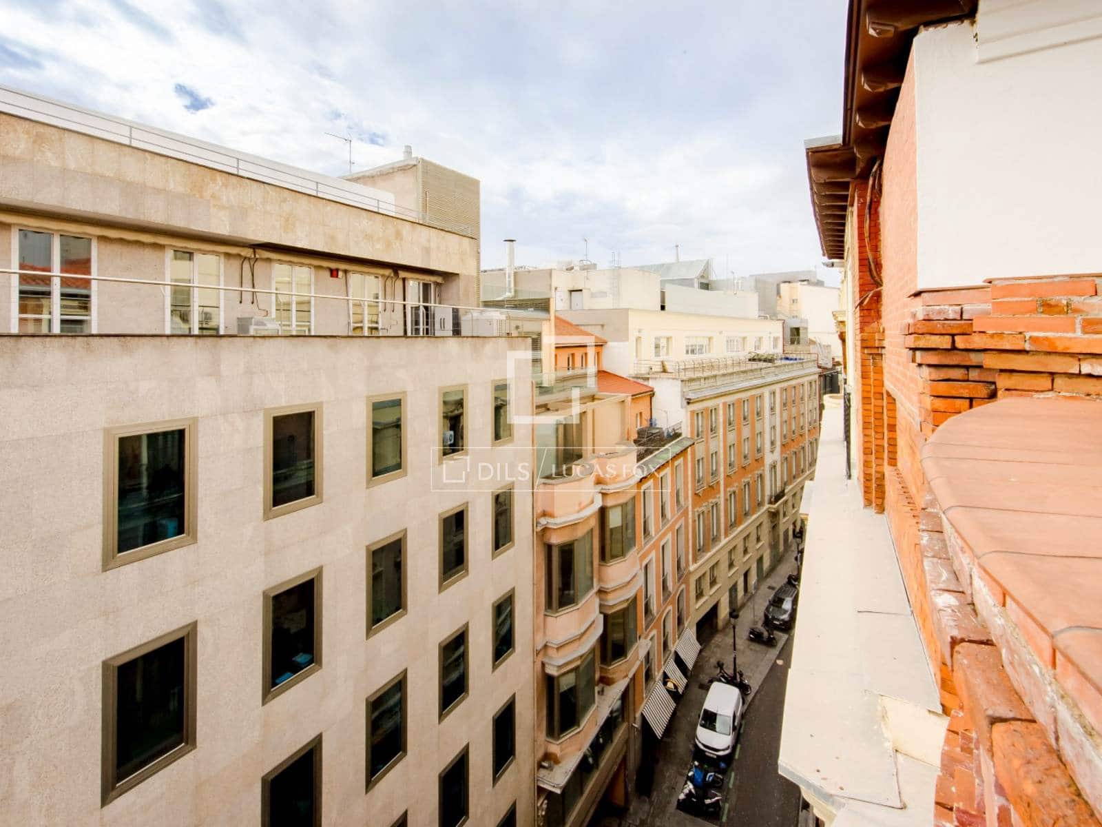 Penthouse de 2 chambres à louer à Madrid ville - 10 000 € (Ref: 9797428)