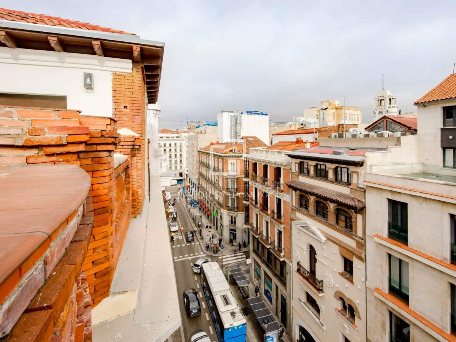 Penthouse de 2 chambres à louer à Madrid ville - 10 000 € (Ref: 9797428)