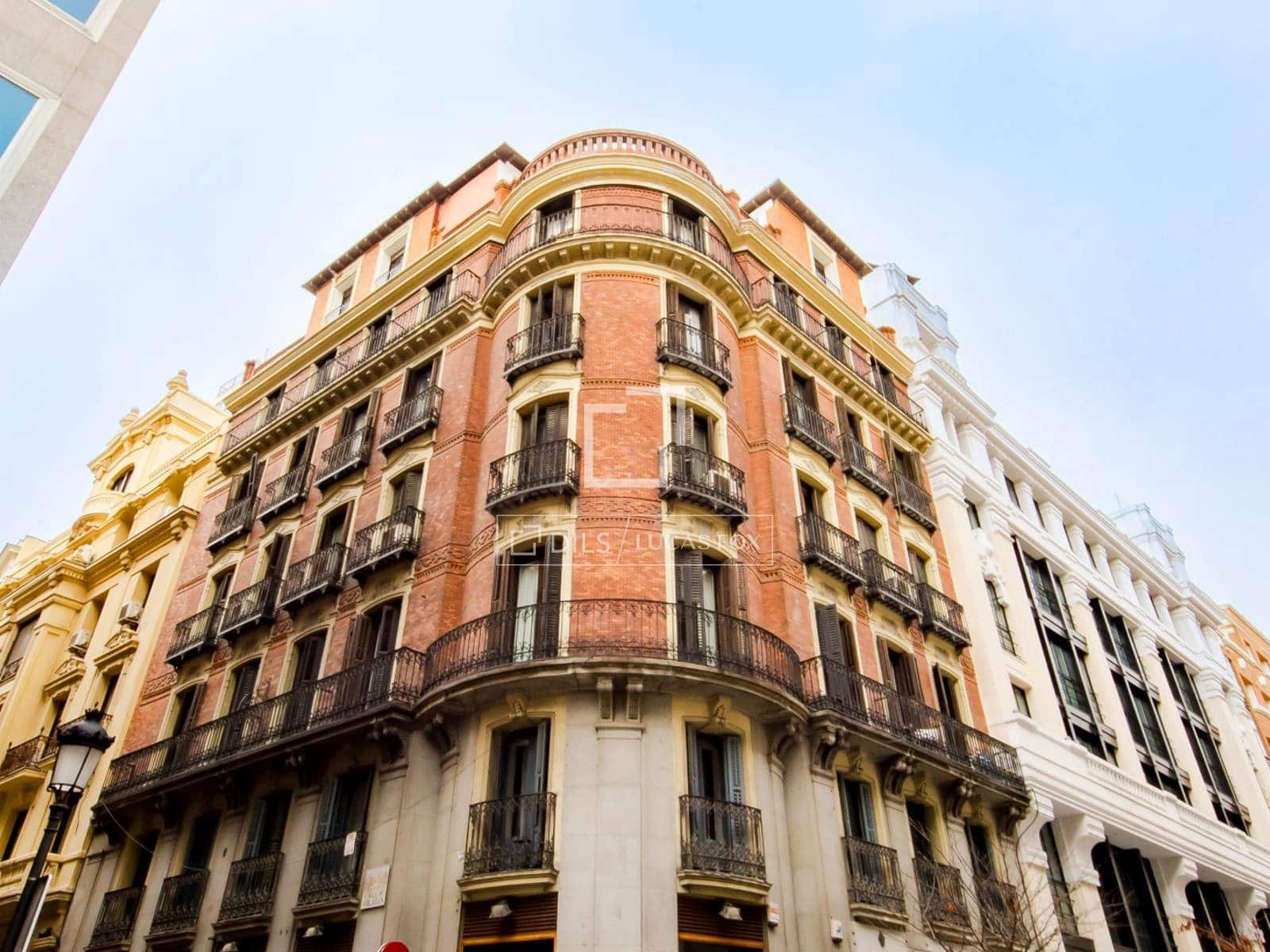 Penthouse de 2 chambres à louer à Madrid ville - 10 000 € (Ref: 9797428)