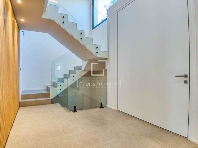 5 sypialnia Willa na sprzedaż w Santa Cristina d'Aro z basenem garażem - 2 325 000 € (Ref: 9797429)