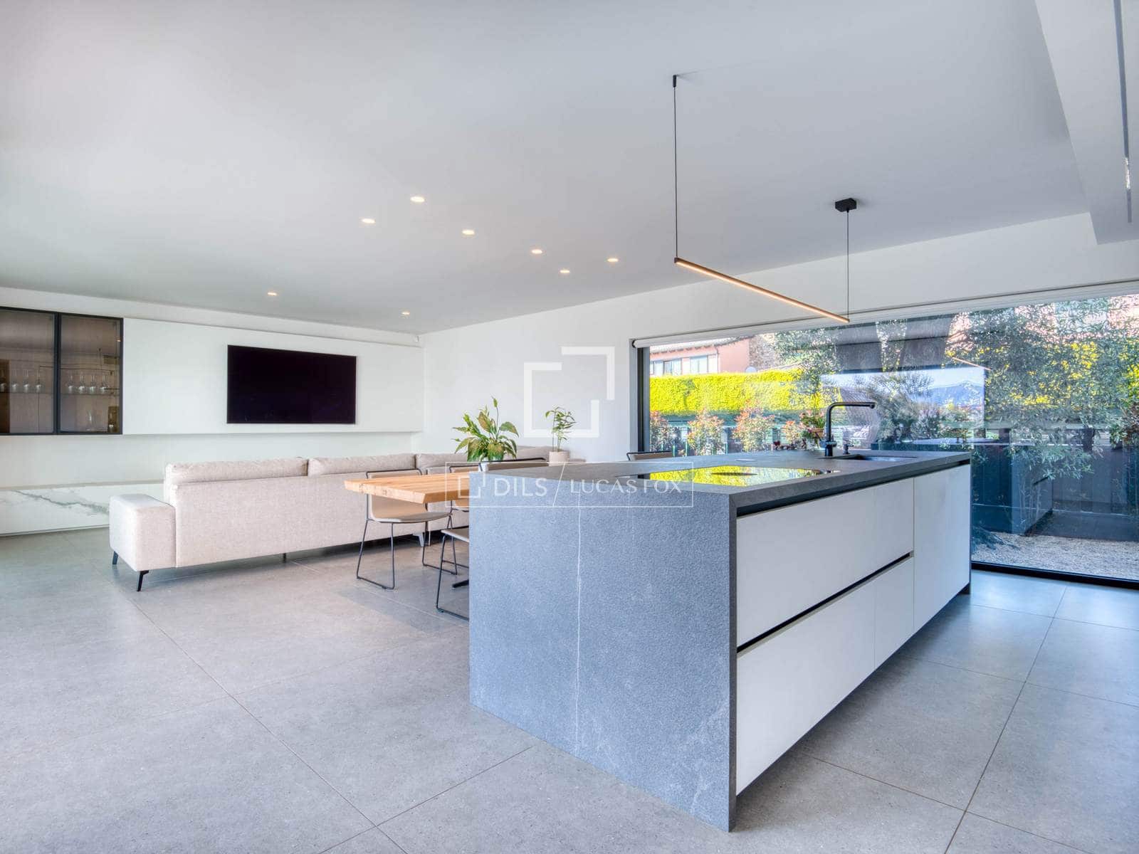 5 sypialnia Willa na sprzedaż w Santa Cristina d'Aro z basenem garażem - 2 325 000 € (Ref: 9797429)