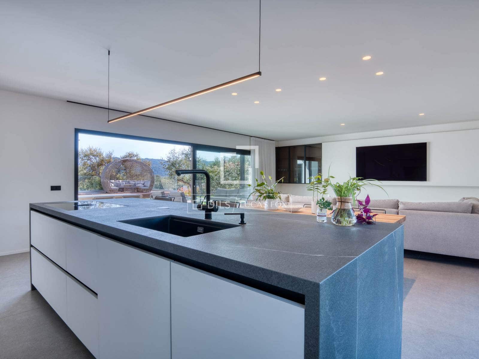 5 sypialnia Willa na sprzedaż w Santa Cristina d'Aro z basenem garażem - 2 325 000 € (Ref: 9797429)