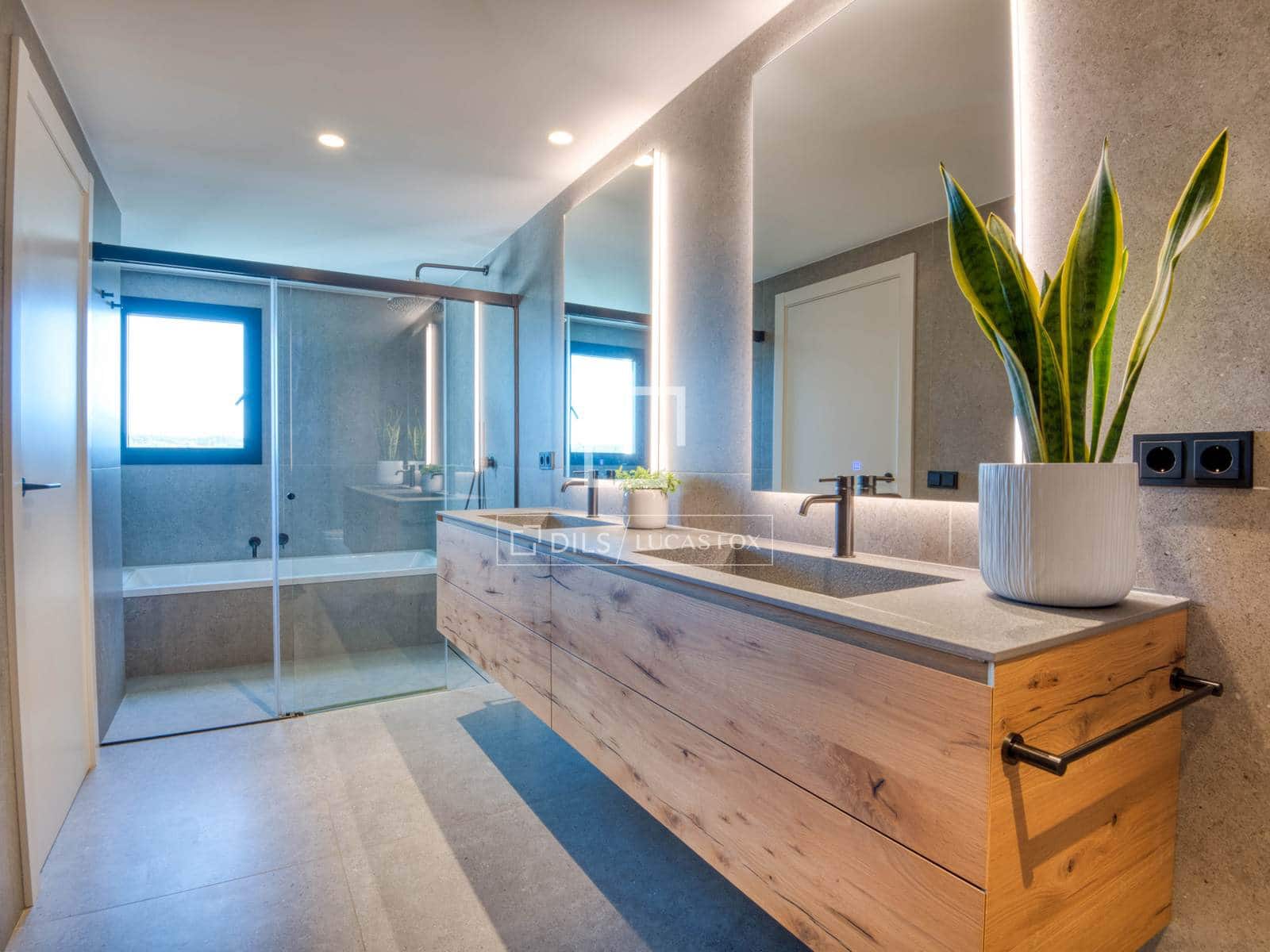 5 sypialnia Willa na sprzedaż w Santa Cristina d'Aro z basenem garażem - 2 325 000 € (Ref: 9797429)