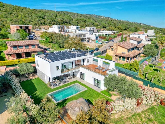 5 sypialnia Willa na sprzedaż w Santa Cristina d'Aro z basenem garażem - 2 325 000 € (Ref: 9797429)